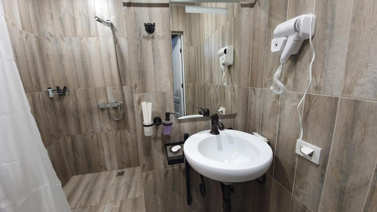 Jinjotel Gyumri Esterno foto
